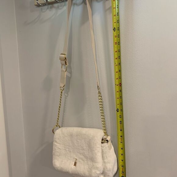 Isaac Mizrahi White Faux Fur Shoulder Bag with Gold Details - Picture 2 of 13